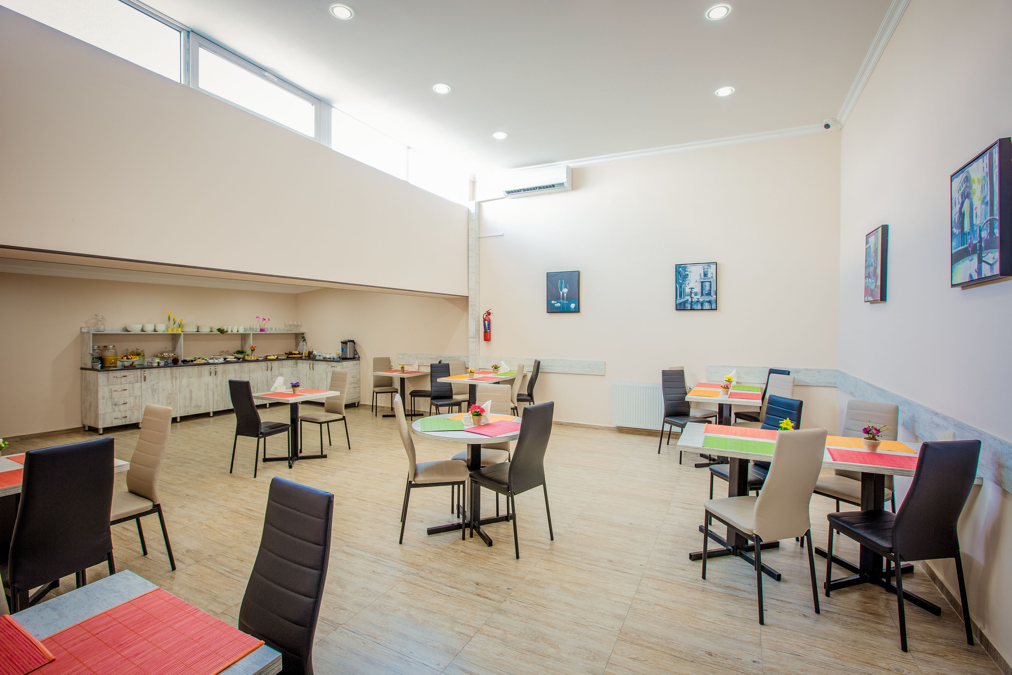 daily buffet breakfast for a fee