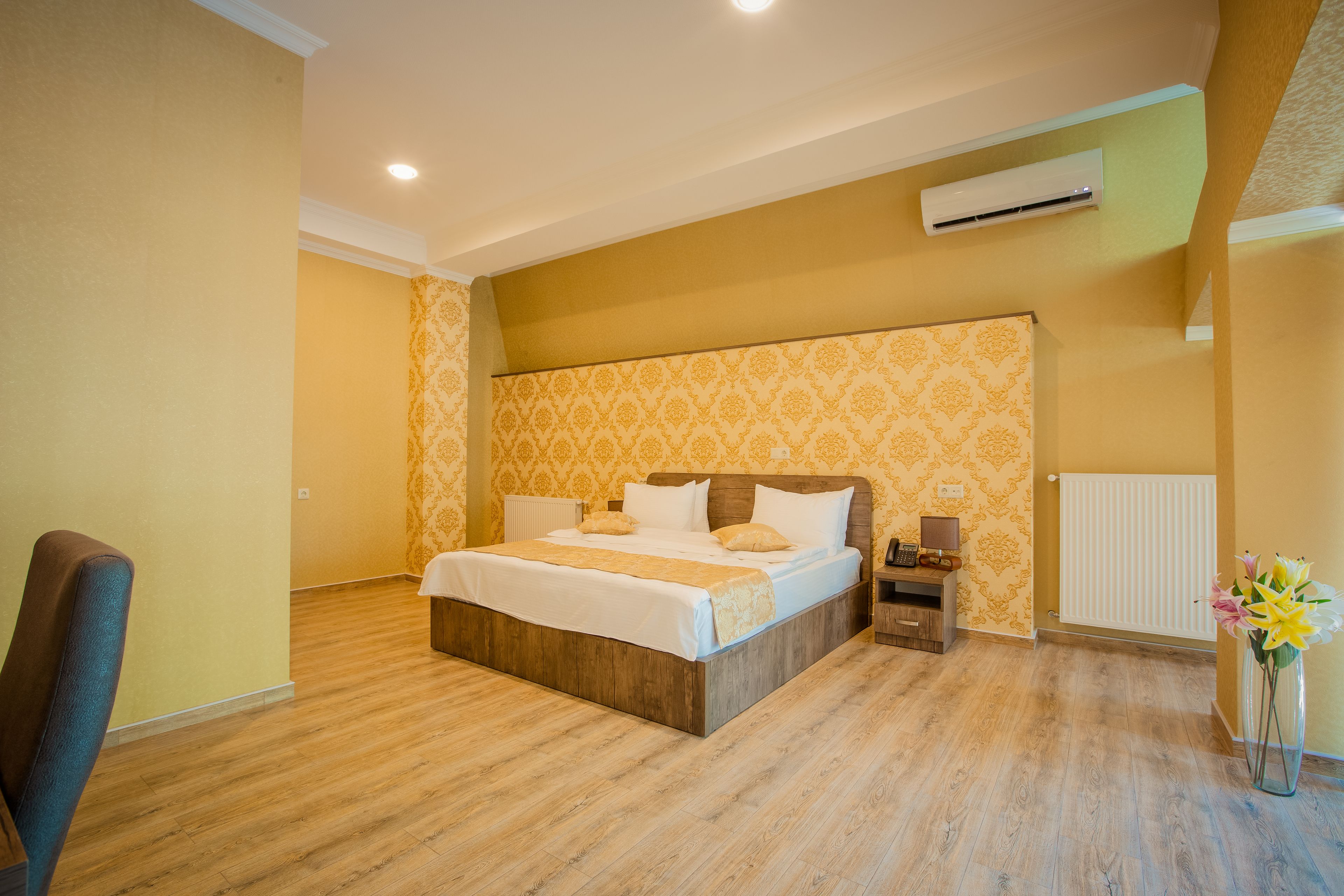 deluxe double room | premium bedding, minibar, in-room safe, blackout curtains