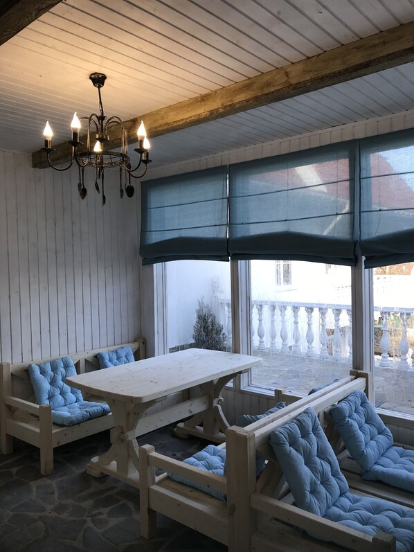 Bar (on property) - Villa Park Izobilnoe (Dobrovelychkivka)