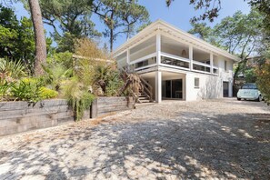 Exterior - Villa Gauzes - California-Inspired Villa – Heated Pool, A/C & Comfort (La Teste-de-Buch)
