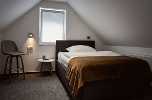 1 bedroom, individually decorated, individually furnished