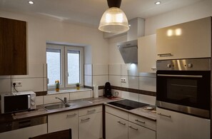 Fridge, microwave, stovetop, dishwasher - Boardinghouse Apart-Hotel (Oberkochen)