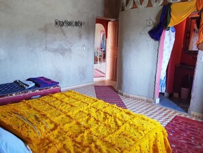 Triple Room, Multiple Beds | Blackout curtains, free WiFi, bed sheets - Riad Desert Camel (Taouz)