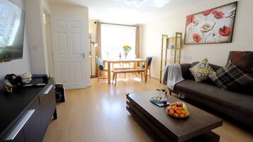 Premier House | Living area | 50-inch flat-screen TV with cable channels, Smart TV, Netflix