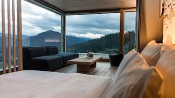 Junior-Suite (Faucon) | 1 Schlafzimmer, Daunenbettdecken, Zimmersafe, Schreibtisch