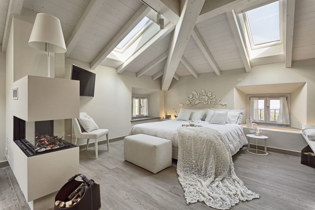 Suite, Sauna | Minibar, desk, soundproofing, cribs (free)