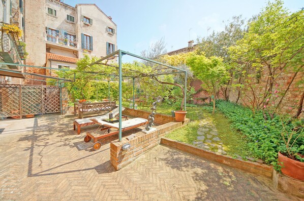 Appartement Duplex, 2 chambres, vue canal, côté jardin | Terrasse/Patio