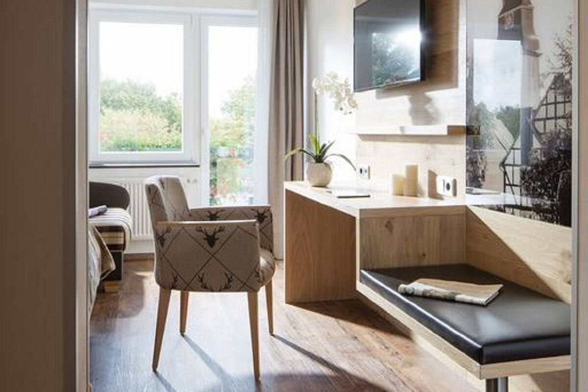 single room | hypo-allergenic bedding, in-room safe, desk, iron/ironing board