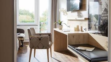 Habitación individual | Ropa de cama hipoalergénica y caja de seguridad en la habitación