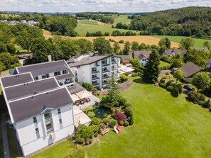 A residential area with modern houses, a swimming pool, and well-maintained lawns. - Hotel Derichsweiler Hof (Nümbrecht)