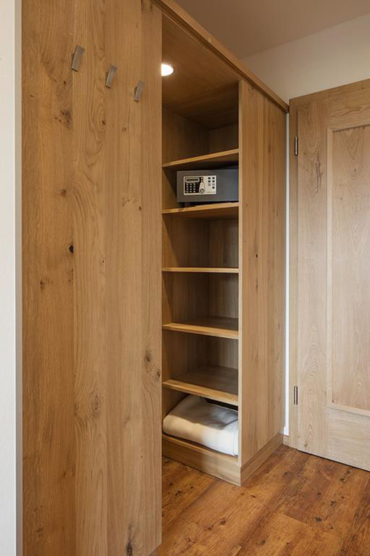 single room | living area | flat-screen tv