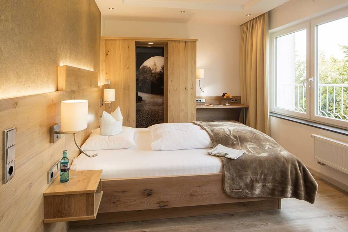 double room | hypo-allergenic bedding, in-room safe, desk, iron/ironing board