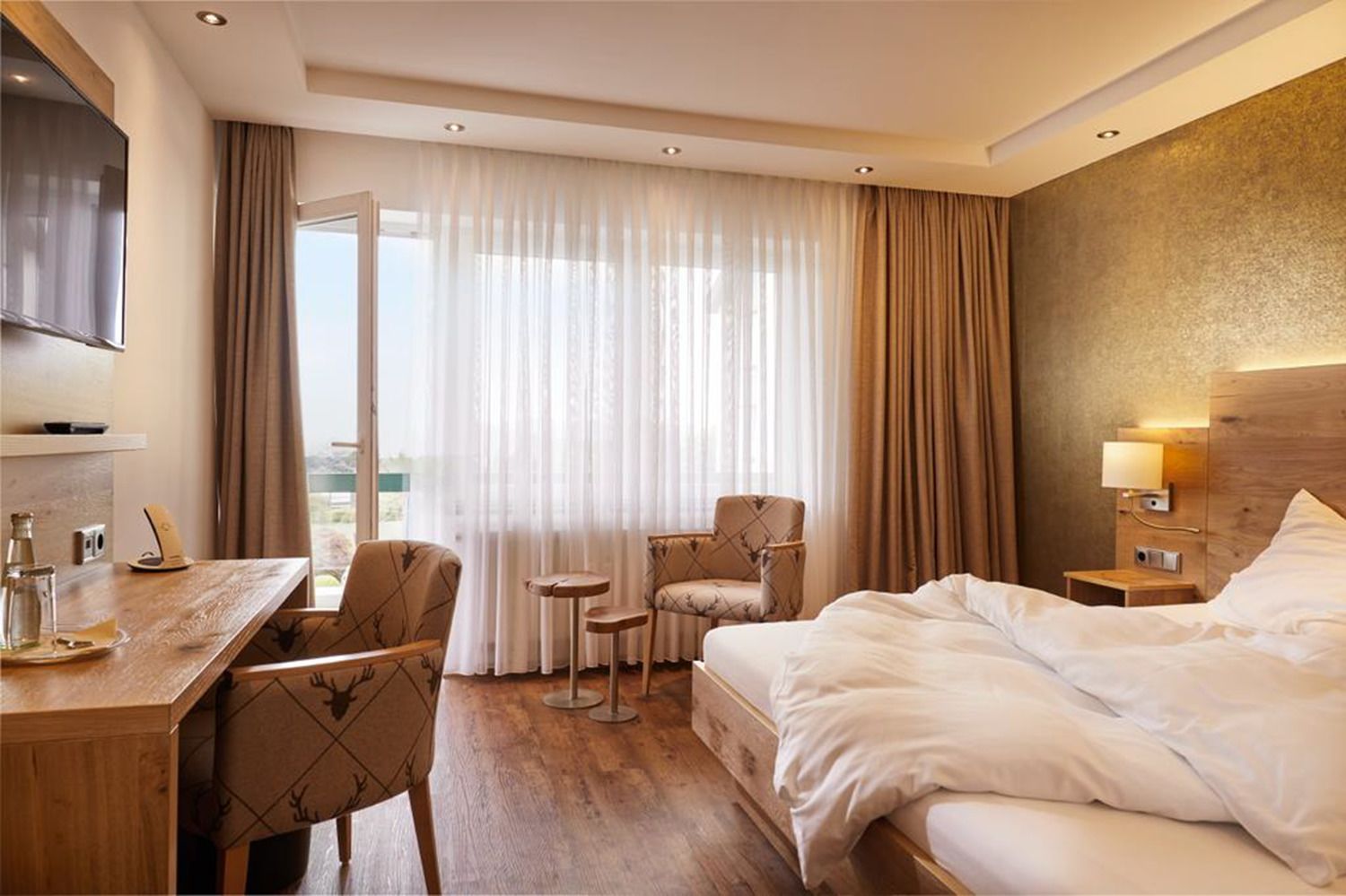 double room | hypo-allergenic bedding, in-room safe, desk, iron/ironing board