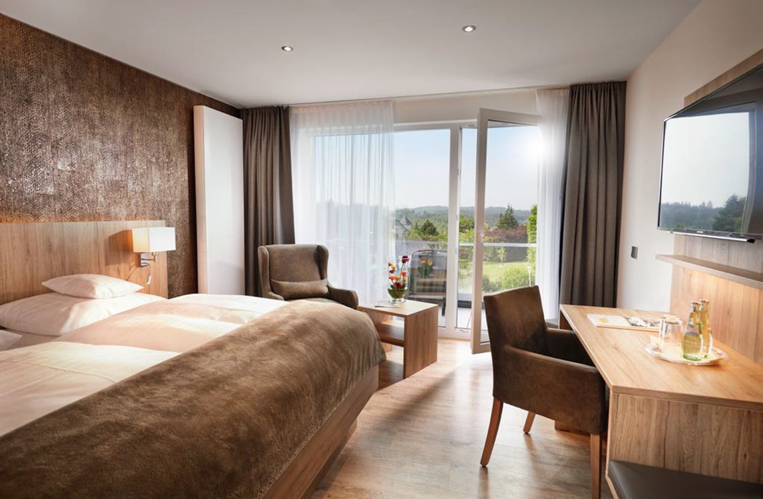 double room | hypo-allergenic bedding, in-room safe, desk, iron/ironing board