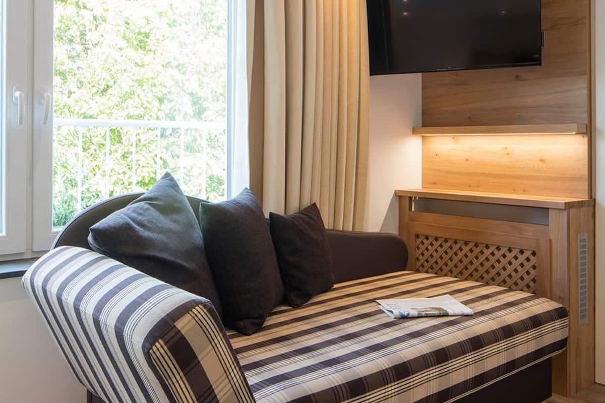 hypo-allergenic bedding, in-room safe, desk, iron/ironing board