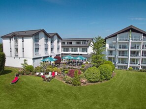 Vista frontal de la propiedad