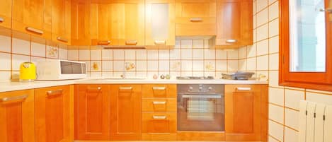 Apartment | Private kitchen | Full-size fridge, microwave, oven, stovetop