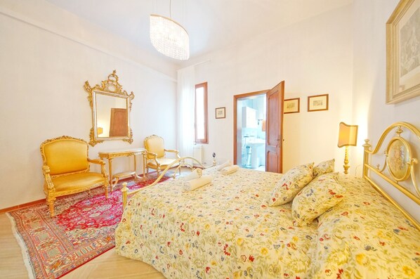 Apartment | Schreibtisch, Bügeleisen/Bügelbrett, kostenloses WLAN, Bettwäsche