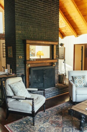 Interior - Shepherds Retreat - 2 miles to I-65 (Montevallo)