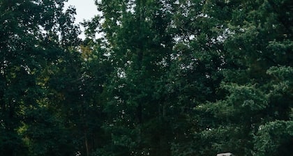 Shepherds Retreat - 2 miles to I-65