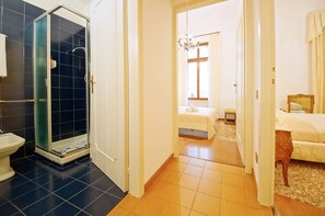 Apartment, 2 Bedrooms | Bathroom | Shower, hair dryer, bidet, towels