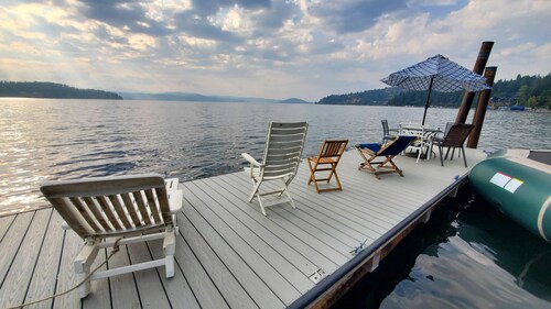 Private lakeside A-frame cabin w/ hot tub, beach, docks, games... 4 season fun!