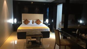 Basic Single Room, 1 Bedroom, City View | Egyptian cotton sheets, premium bedding, desk, laptop workspace