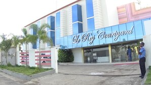 A building with a sign reading "Le Raj Courtyard". - Le Raj Courtyard (Gummidipundi)