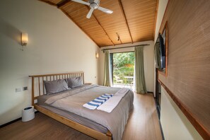 Habitación superior con 1 cama doble o 2 individuales, vistas a la playa | Ropa de cama de alta calidad, minibar, decoración individual