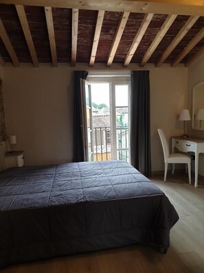 Desk, free WiFi, bed sheets - B&B Il Tiglio (Lucca)