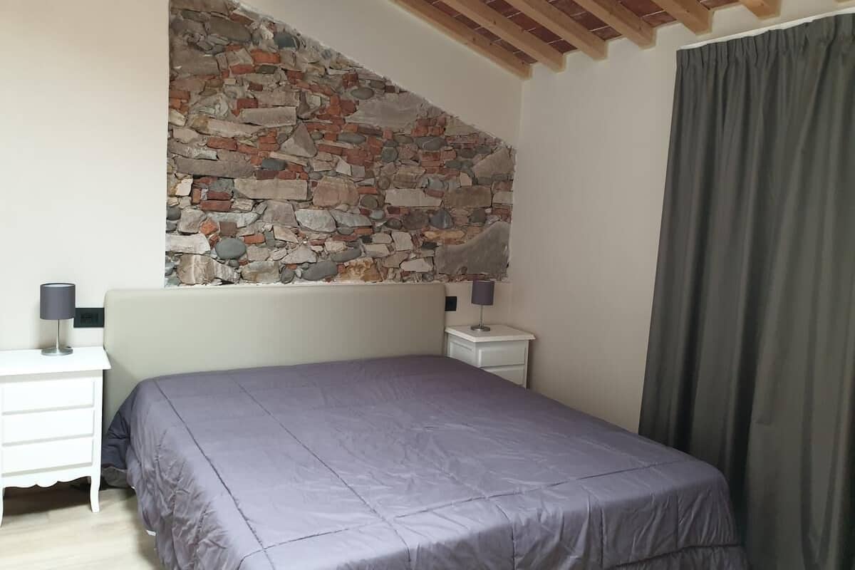 1 bedroom, desk, free WiFi, bed sheets