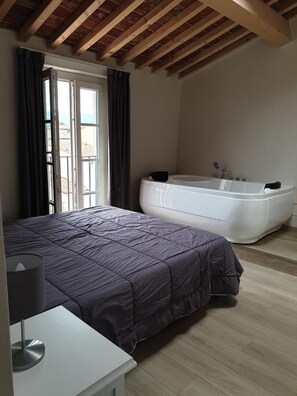 Desk, free WiFi, bed sheets - B&B Il Tiglio (Lucca)