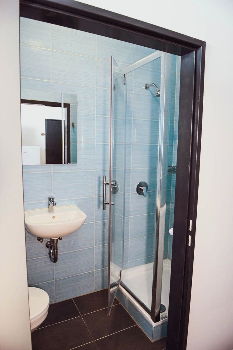 Shower, towels