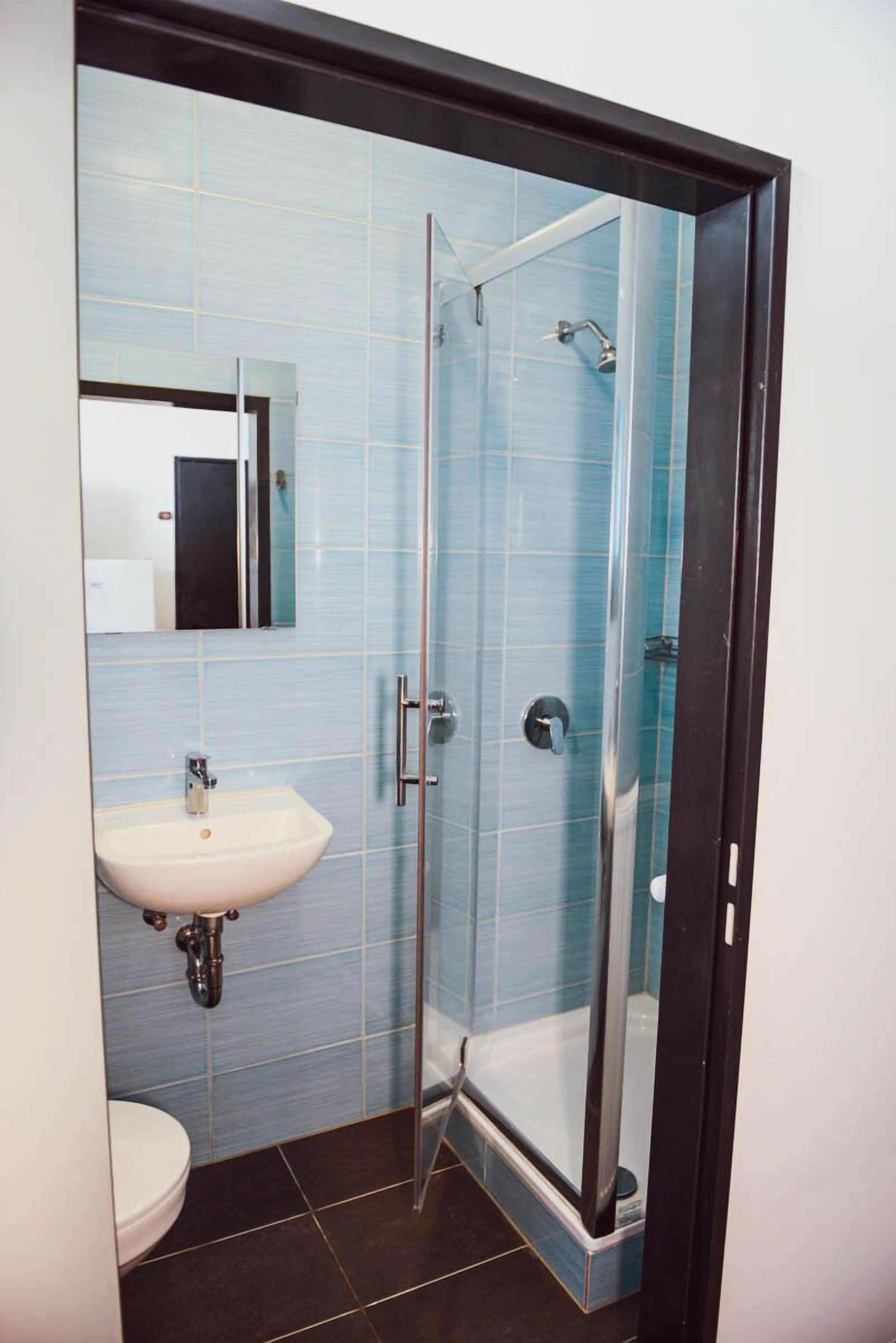 淋浴设施、毛巾