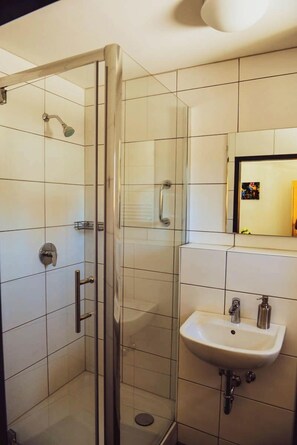 Shower, towels