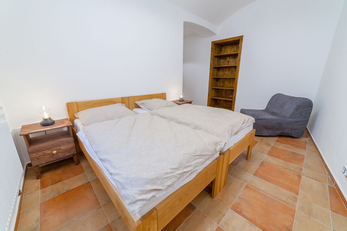 Traditional Apartment | Blackout drapes, soundproofing, iron/ironing board, WiFi (free)