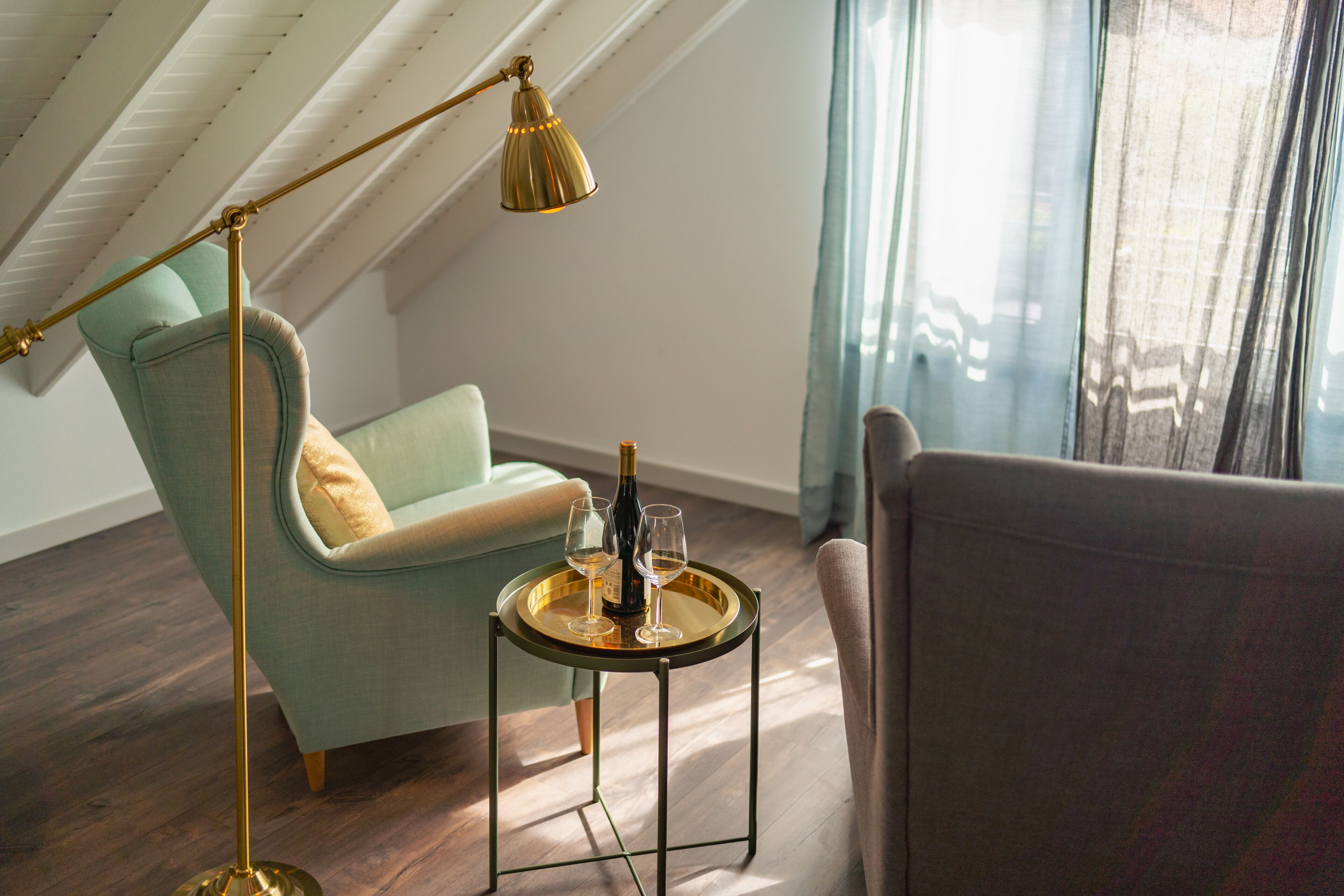 Studio Suite | Individually decorated, individually furnished, desk, blackout curtains