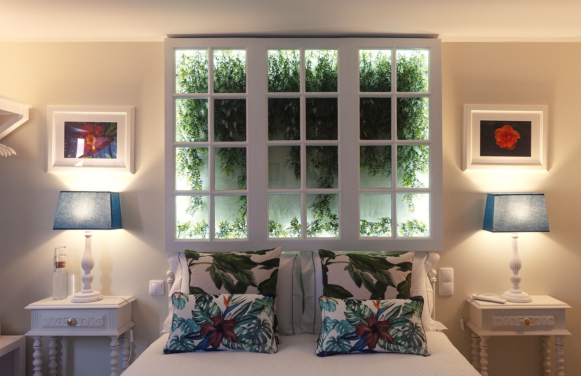 客室ごとに異なる装飾、客室ごとに異なるインテリア、デスク、遮光カーテン