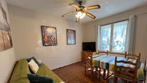 Unclassified image, 5 of 14, button - 4PA76 - Apartment with swimming pool and parking (COLLIOURE)