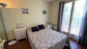 Unclassified image, 2 of 14, button - 4PA76 - Apartment with swimming pool and parking (COLLIOURE)