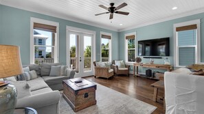 Een smart-tv en een dvd-speler