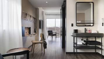 Caja de seguridad en la habitación y escritorio