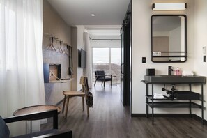 Caja de seguridad en la habitación y escritorio 