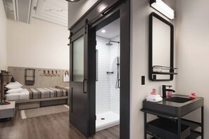 In-room safe, desk, laptop workspace, free cots/infant beds - Moxy Nashville Vanderbilt Area (Nashville)