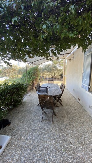 Outdoor dining - Summer rentals in Provence (Mazan)