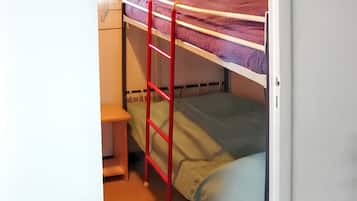 2 chambres, fer et planche Ă  repasser