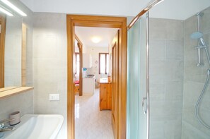 Apartment, 1 Schlafzimmer | Badezimmer | Dusche, Regendusche, Haartrockner, Bidet