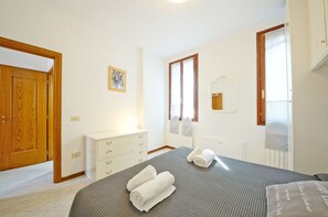 Apartment, 1 Schlafzimmer | 1 Schlafzimmer, individuell eingerichtet, Schreibtisch
