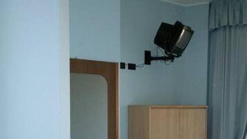 Una cassaforte in camera, tende oscuranti, Wi-Fi gratuito, lenzuola