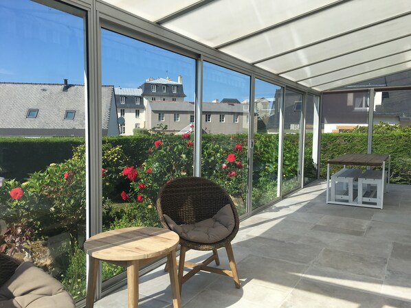 المنشأة من الداخل